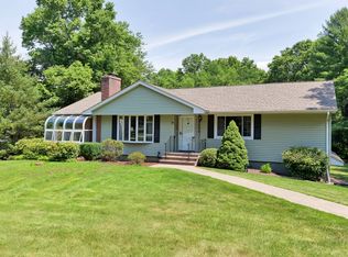 46 Old Stonehouse Dr, Bedminster, NJ 07921