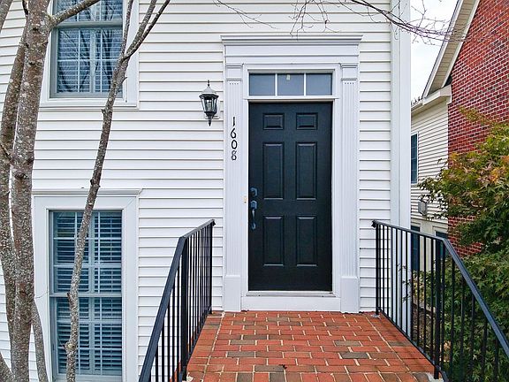 4th image of 1608 Honeysuckle Dr