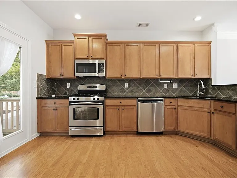 865 Commonwealth Ave SE — Photo 5