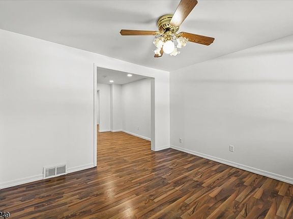 2nd image of 270-270A Sitgreaves St
