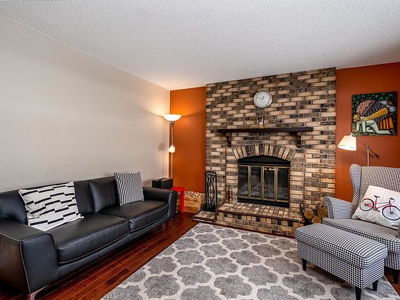 4th image of 440 Meadow Ln