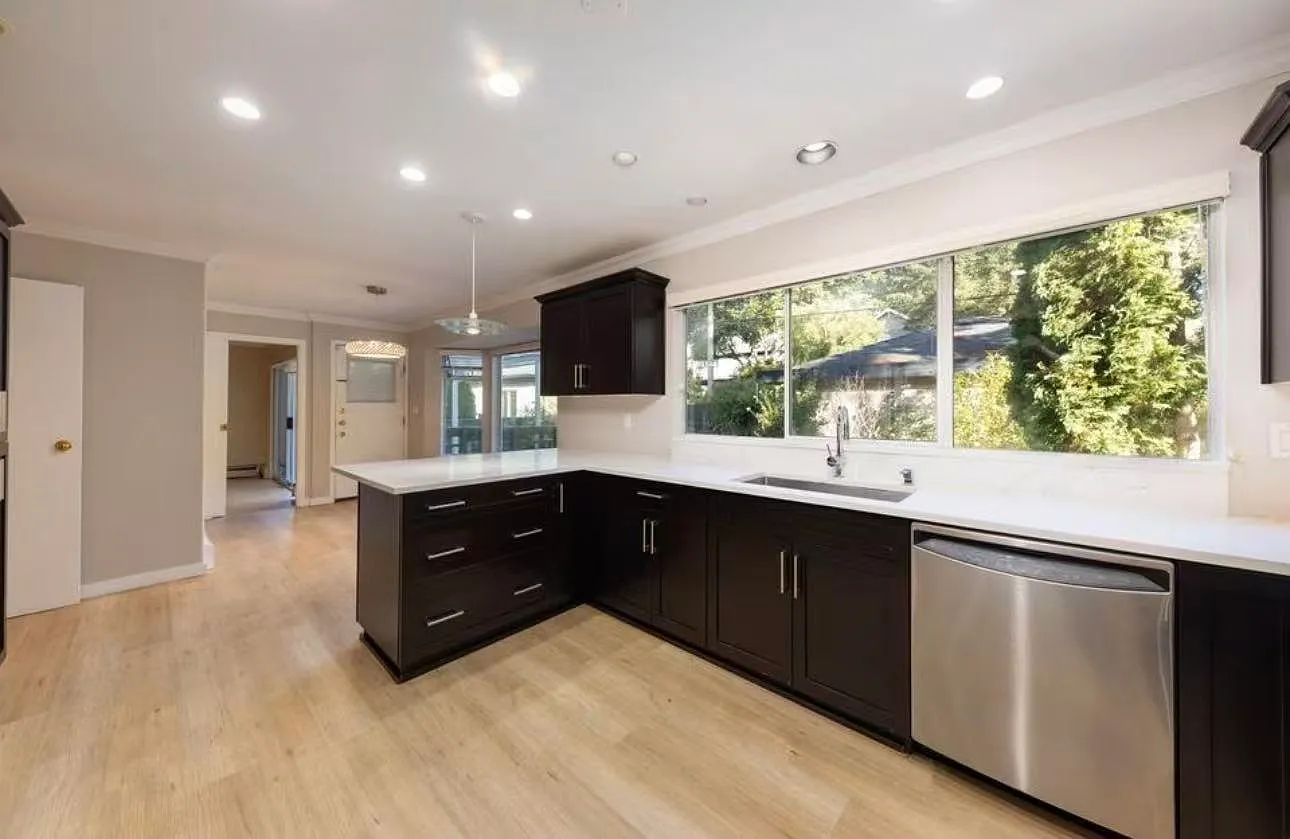 7 bed, 4084 sqft, $8,000 — Photo 3
