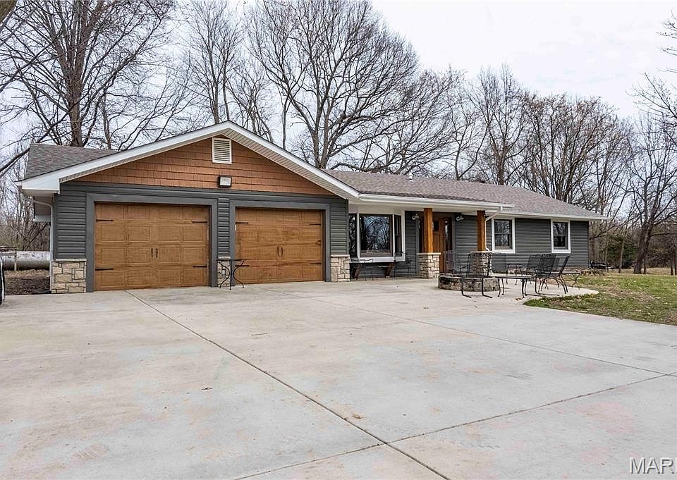 1st image of 120 Willow Ln
