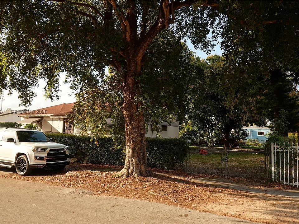 2nd image of 909 NW 76th St