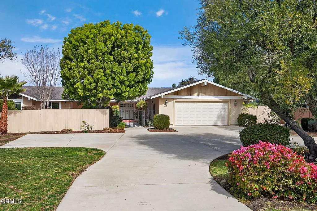 Building Photo - 1525 Fairway Dr