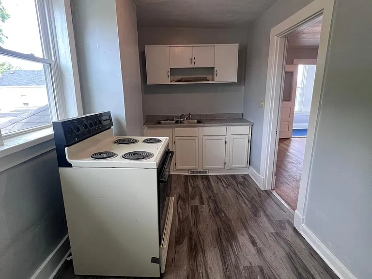 508 W High St — Photo 3