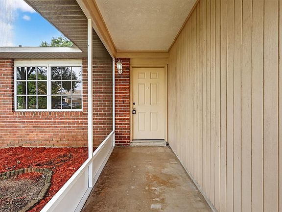 4th image of 397 NW Biltmore Street