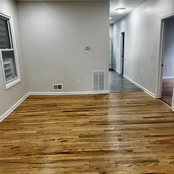 1022 E 22nd St #1 — Photo 2
