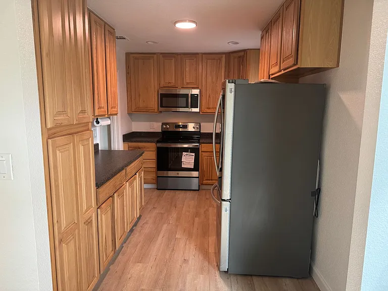 1400 Clay St — Photo 8