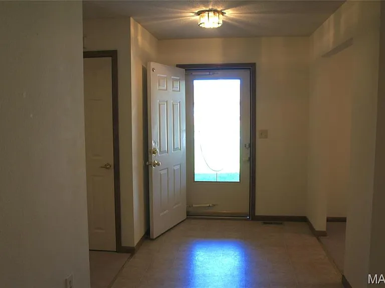 1631 Thunderbird Ln — Photo 3