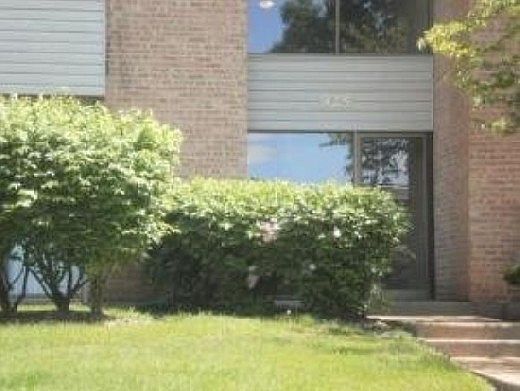 2nd image of 925 N Sterling Ave Unit 216