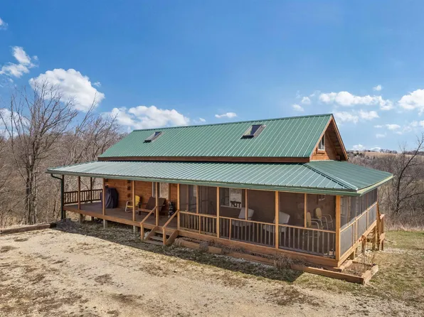 1878 Trophy Run Ln, Harpers Ferry, IA 52146