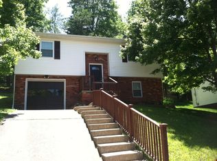39 Beaver Dr, Hurricane, WV 25526