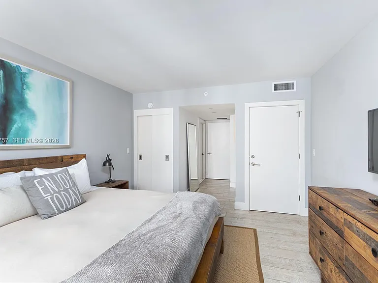102 24th St #1013 — Photo 32
