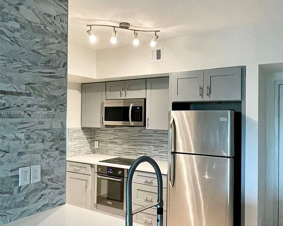 1st image of 1723 Ssw Ave #800