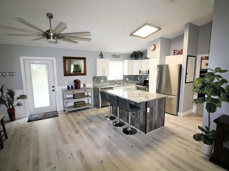 147 NW 10th Ave — Photo 12