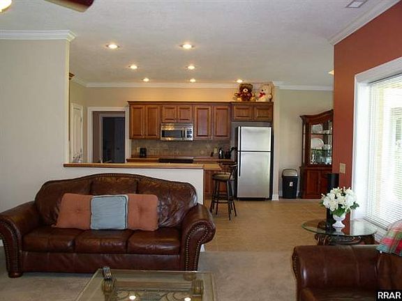3rd image of 1601 Stonehedge Blvd