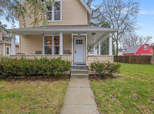 144 S Maple St, Oconomowoc, WI 53066