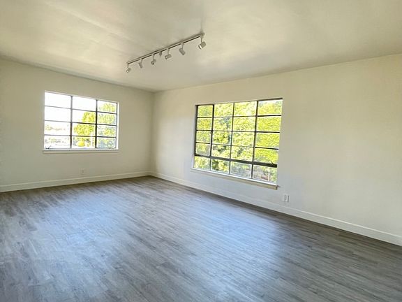 3rd image of 3800 Lockland Dr #3800