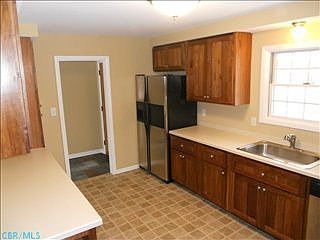 4th image of 155 Franklin St