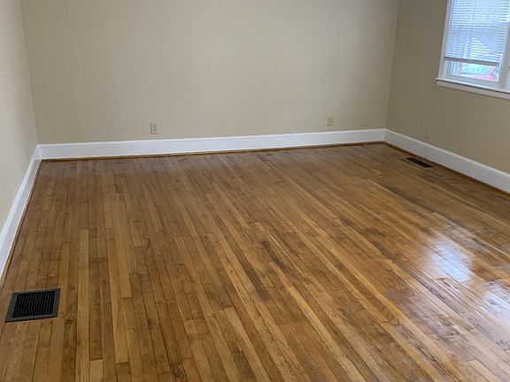 2nd image of 523 Pine Ave