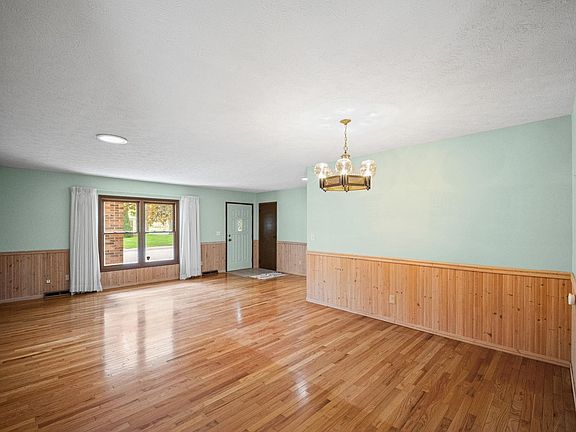 4th image of 122 Tamiami Trl