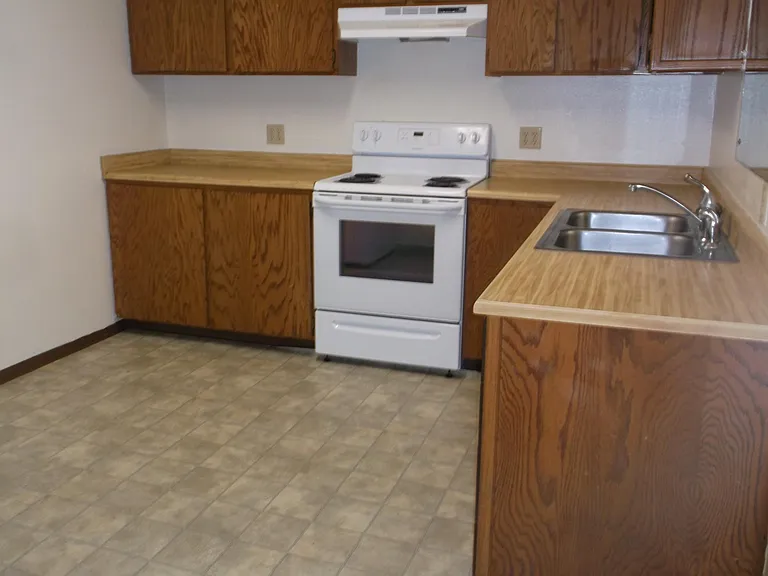 119 E 3rd St #1 — Photo 15