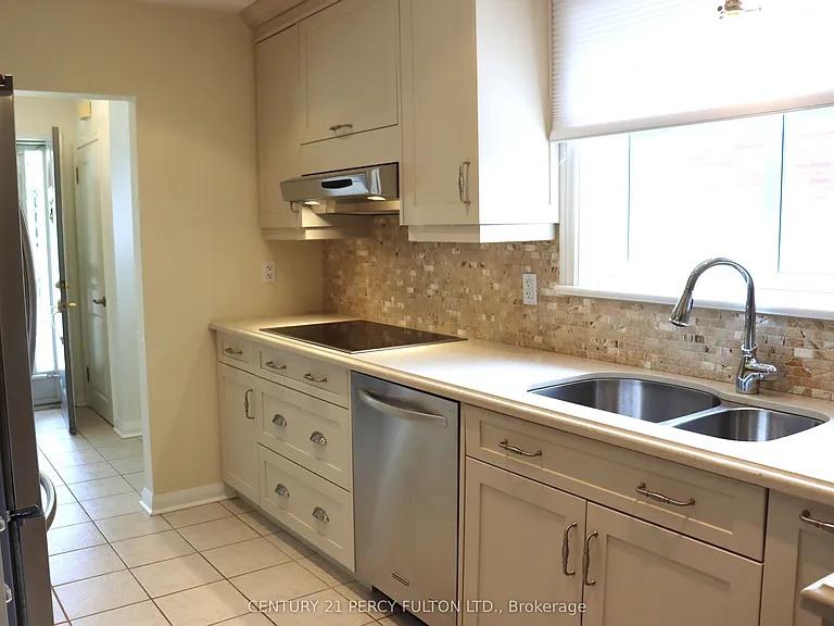 110 Gilroy Dr — Photo 6