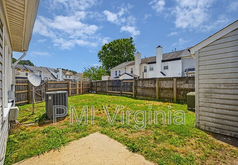 1151 Hillock Xing — Photo 21