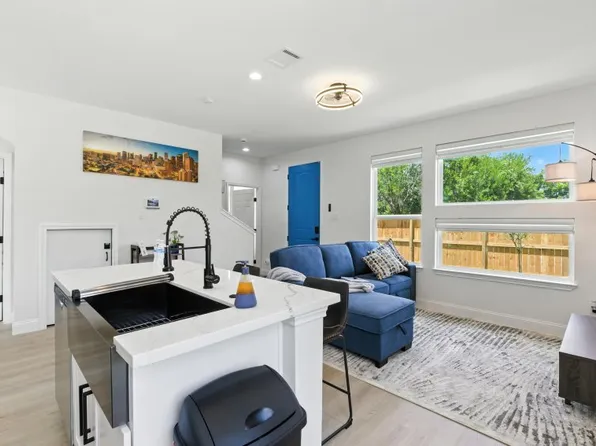 3902 McKinley #A-2, Houston, TX 77051