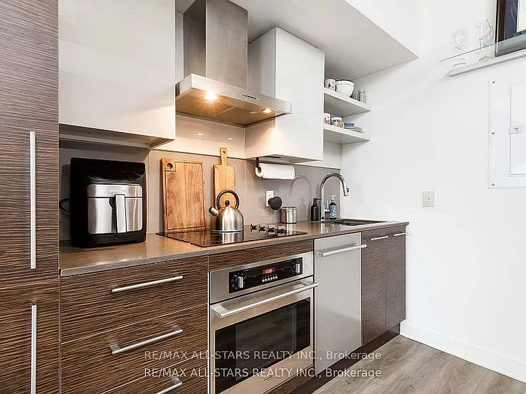 1030 King St W #908 — Photo 12