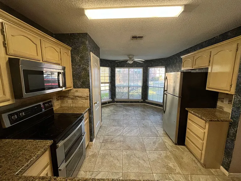 3051 Renaissance Ct — Photo 4