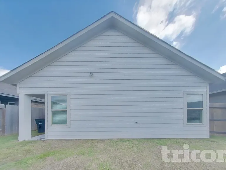 9829 Glen Brook Ln — Photo 16