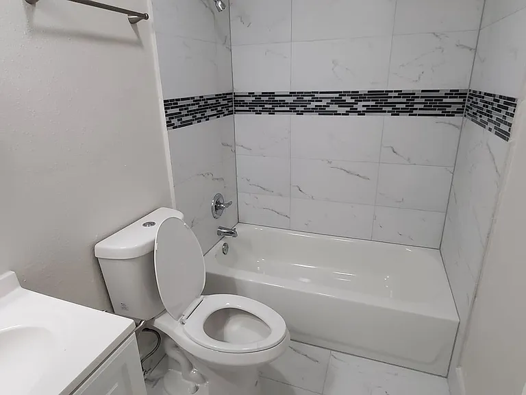 450 SW 2nd St #518 — Photo 4