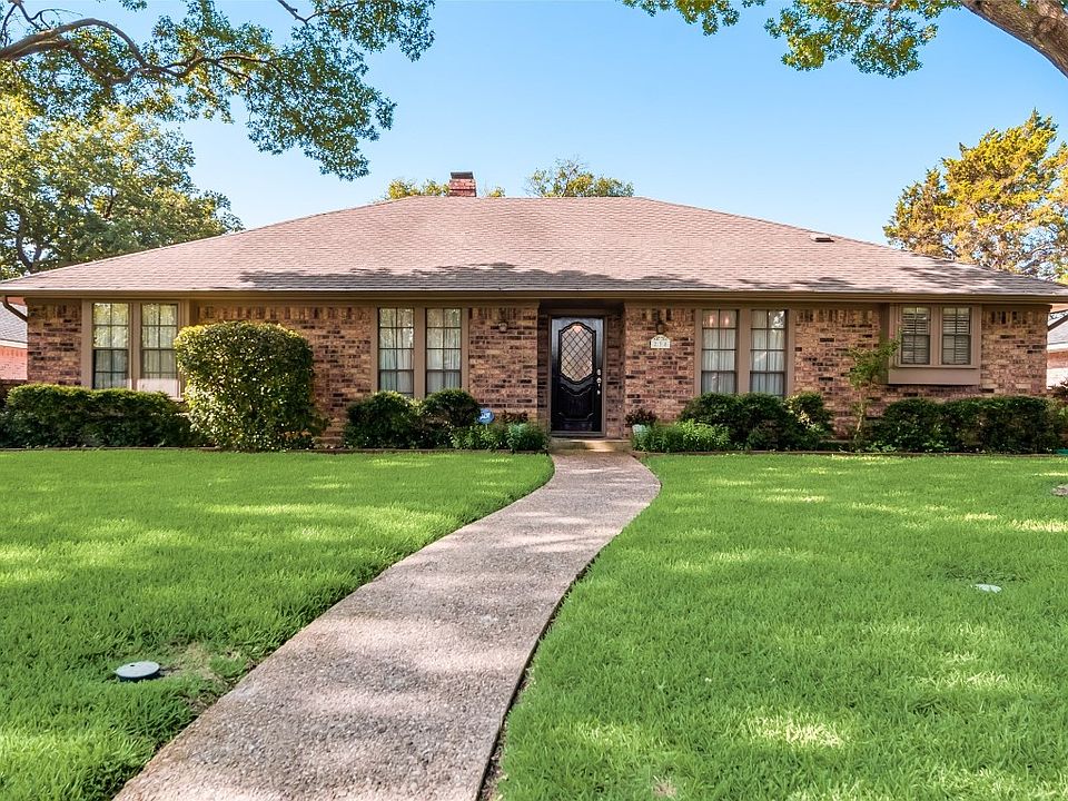 1st image of 230 Robin Hill Ln