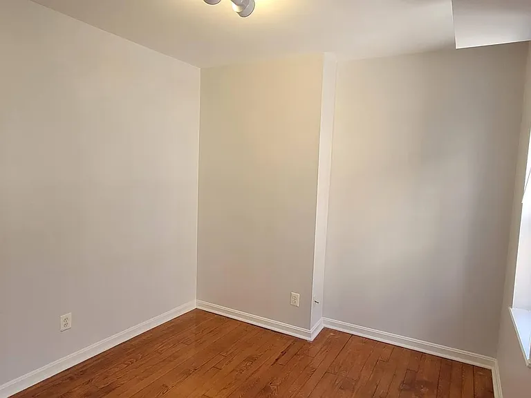 926 S Hanover St — Photo 16