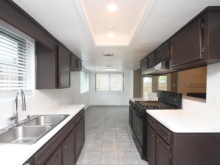 510 Chambly Dr — Photo 39