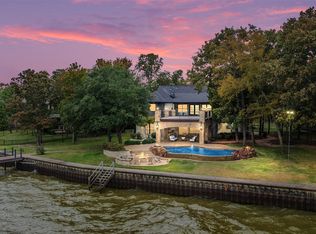 130 Diamond Point Dr, Mabank, TX 75156