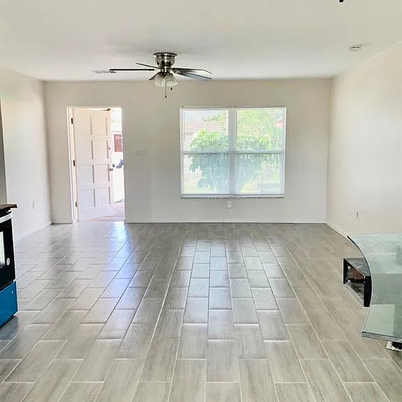 4833 Esplanade St — Photo 11