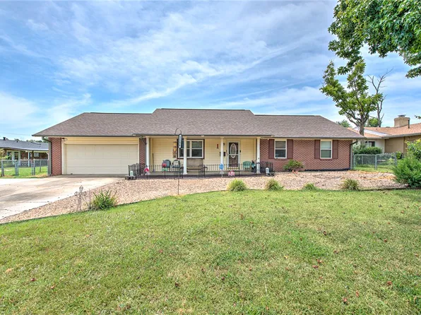 1104 W Pine St, Rogers, AR 72756