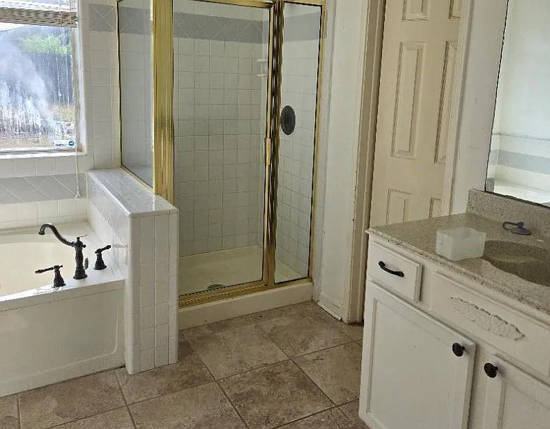 4 bed, 5.0 bath, 3712 sqft, $2,650 — Photo 3