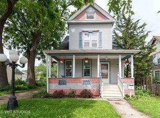 425 Grant Pl, Aurora, IL 60505