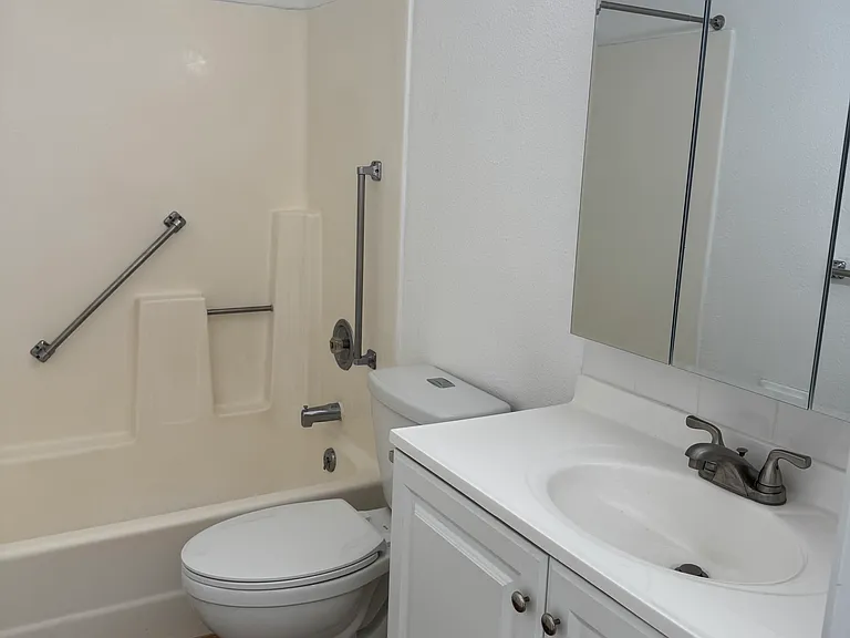 17 SW 2nd Ave #412 — Photo 5