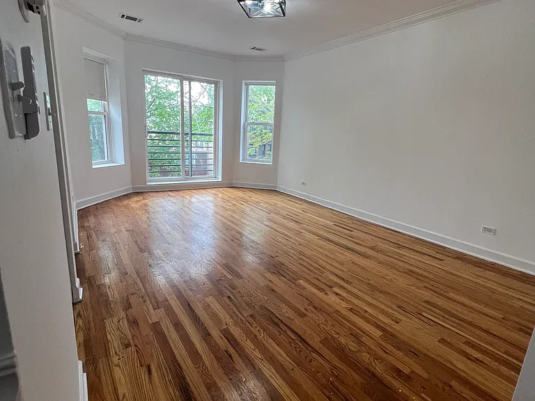 6303 N Rockwell St #3 — Photo 5