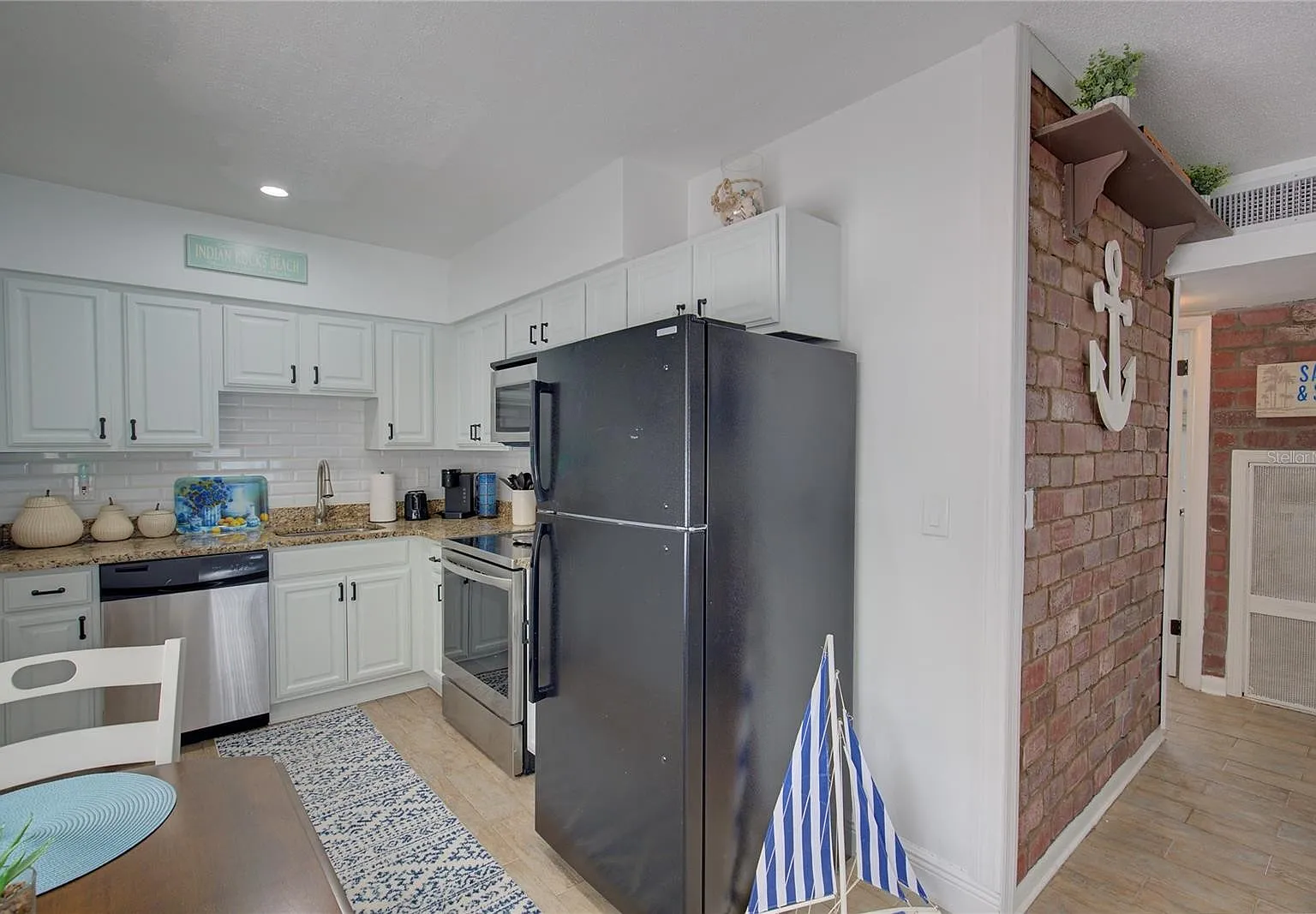 2 bed, 550 sqft, $2,700 — Photo 4