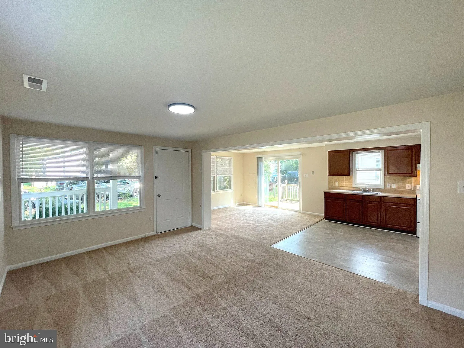3 bed, 1.5 bath, 1060 sqft, $1,695 — Photo 2
