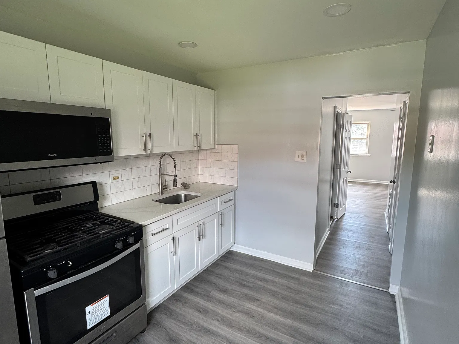 1 bed, 800 sqft, $1,350 — Photo 3