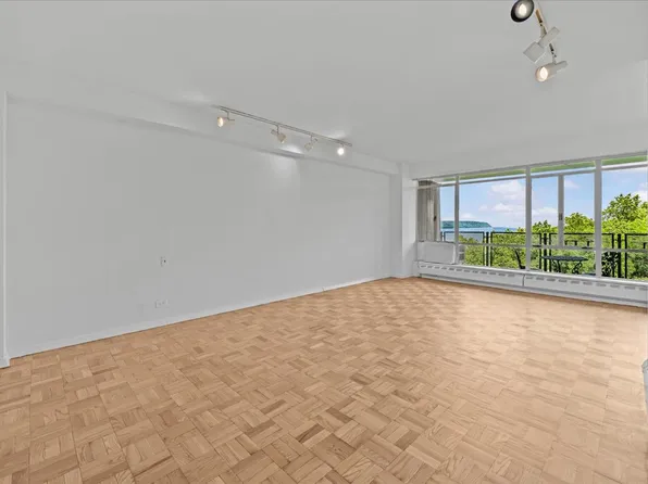 2727 Palisade Avenue image 2 of 22