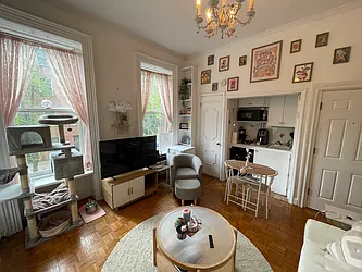 Rented by R New York