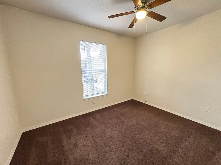 1003 Hemingway Cir — Photo 7